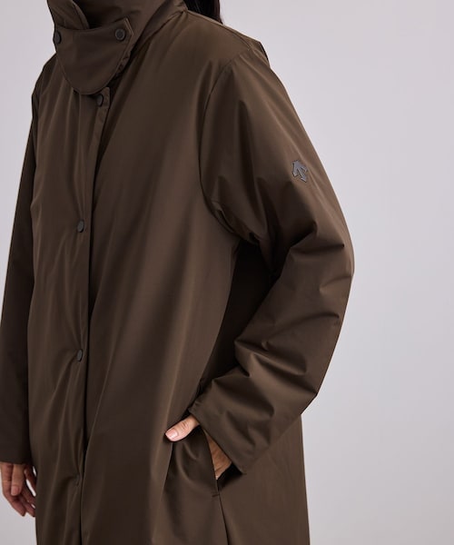 ADAM ET ROPE'(アダムエロペ)の「【J'aDoRe・店舗限定】【DESCENTE ALLTERRAIN(デサント オルテライン)for SALON】別注ステンカラーパフコート(ステンカラーコート・レディース・ブラウン/ベージュ系・F)」の21枚目の写真
