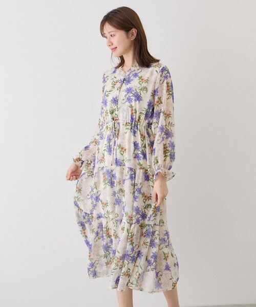 Jayro(ジャイロ)の「フリルネック花柄ワンピース(ワンピース・レディース・ホワイト系/ネイビー系・F)」の8枚目の写真