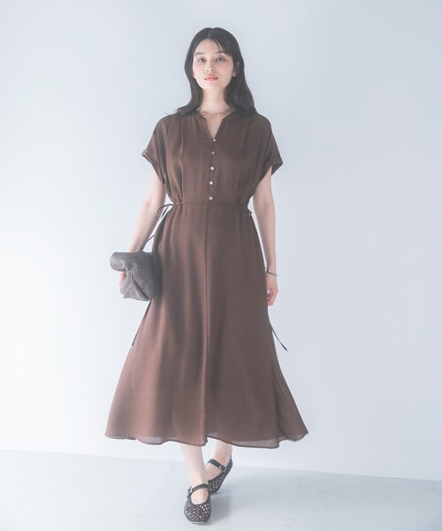 URBAN RESEARCH ROSSO（アーバンリサーチロッソ）の「ウォッシャブルセミシアー2WAYネックワンピース（ワンピース・レディース・BROWN/BLUE/BLACK・Free）」の21枚目の写真