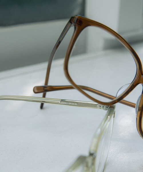 URBAN RESEARCH（アーバンリサーチ）の「『別注』KANEKO OPTICAL×URBAN RESEARCH　スクエアクリアUVレンズ（メガネ・レディース・クリアオリーブ/クリアブラウン・-）」の9枚目の写真