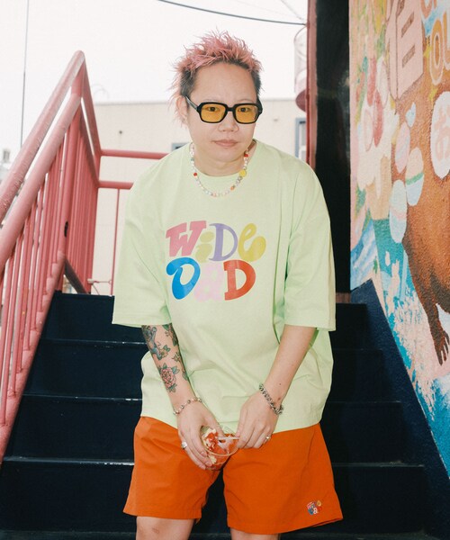 URBAN RESEARCH（アーバンリサーチ）の「Wide Dad　GRAPHIC T-SHIRTS WITH HATCH（Tシャツ/カットソー・メンズ・ASH GRAY/LIMEGREEN/NAVY・1/2）」の17枚目の写真