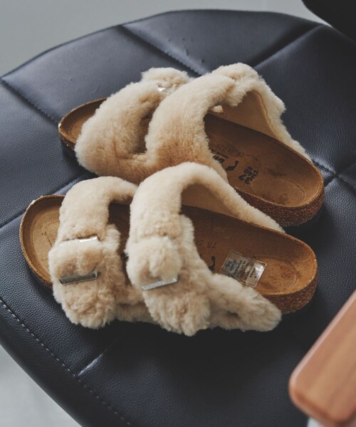 URBAN RESEARCH（アーバンリサーチ）の「BIRKENSTOCK　Arizona Shearling（サンダル・レディース・Sandcastle・36/37/38/39）」の2枚目の写真