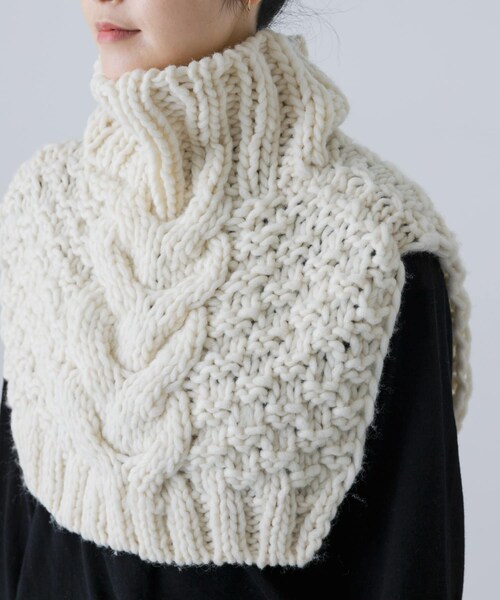 かぐれ（カグレ）の「ペルーショルダーニットウォーマー（ネックウォーマー/スヌード・レディース・IVORY/GRAY・FREE）」の17枚目の写真