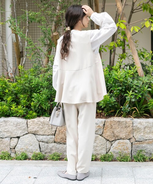 ITEMS URBANRESEARCH（アイテムズ アーバンリサーチ）の「『イージーケア』フレアトップス×パンツセット（セットアップ・レディース・BLK/L.BEG・FREE）」の19枚目の写真