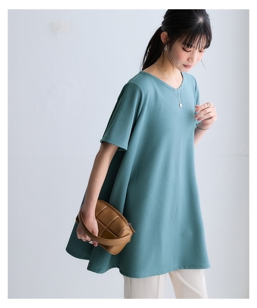 nissen（ニッセン）の「ふくれジャガードカットソー5分袖Vネックフレアチュニック(イージーケア・ＵＶカット・接触冷感）＜大きいサイズ有＞（チュニック・レディース・黒/ライトグレー/グレイッシュブルー/ソフトイエロー・S/M/L/LL/3L/4L/5L/6L/8L/10L）」の3枚目の写真