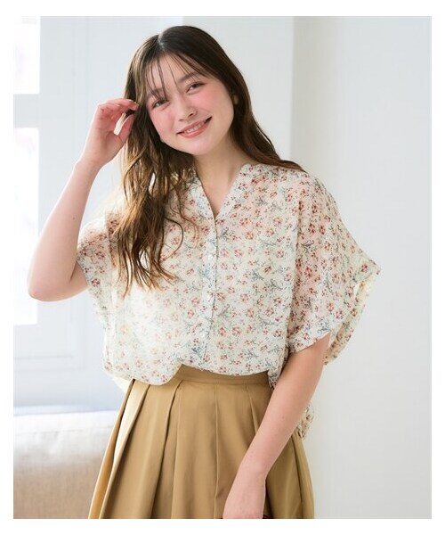 nissen（ニッセン）の「＜大きいサイズ＞選べるプリントシアーブラウス（シャツ/ブラウス・レディース・グレイッシュブルー系チェック/黒系ドット/キナリ系花柄/オフホワイト系線画花柄・L/LL/3L/4L/5L/6L/8L/10L）」の19枚目の写真