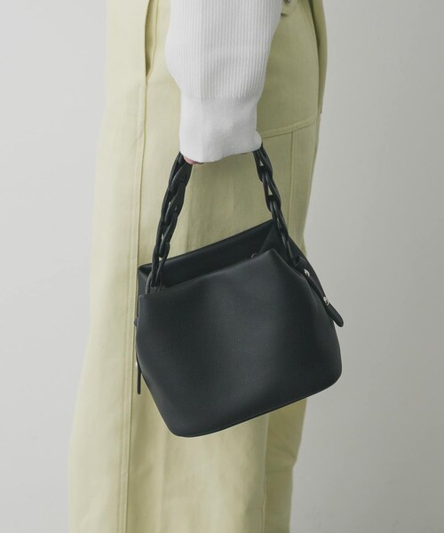 SENSE OF PLACE by URBAN RESEARCH（センスオブプレイスバイアーバンリサーチ）の「チェーンハンドルパフバッグ（ショルダーバッグ・レディース・BLACK/L.BLUE/IVORY・One）」の2枚目の写真