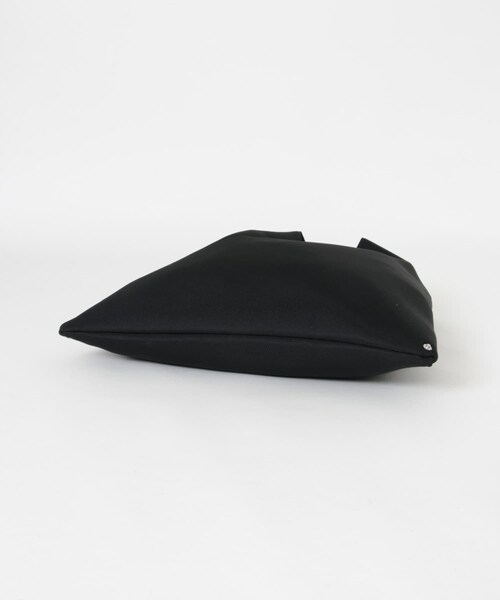 URBAN RESEARCH（アーバンリサーチ）の「MM6　P6414 HAND BAG（トートバッグ・レディース・T8013Black・-）」の5枚目の写真