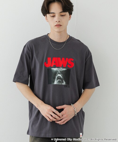 SENSE OF PLACE by URBAN RESEARCH（センスオブプレイスバイアーバンリサーチ）の「『別注』SENSE OF PLACE×JAWS　プリントT-SHIRTS/B（Tシャツ/カットソー・メンズ・WHITE/CHARCOAL/BLUE・M/L）」の16枚目の写真