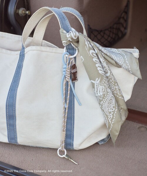 ADAM ET ROPE'（アダムエロペ）の「Coca-Cola ボトルチャーム（キーホルダー・レディース・ダークブラウン系・F）」の12枚目の写真