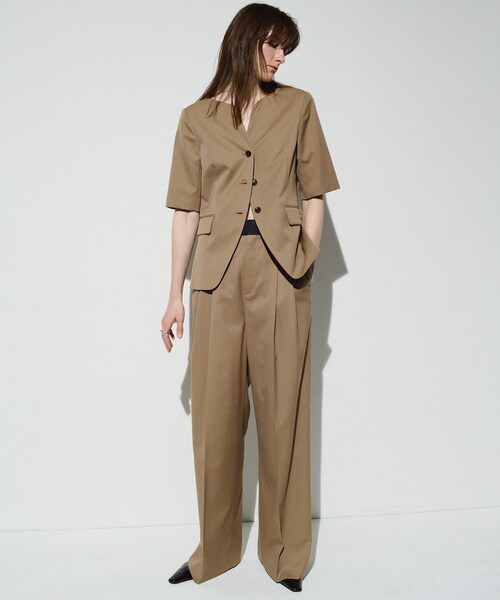 ADAM ET ROPE'（アダムエロペ）の「【EMOELLE】スリットネックハーフスリーブジャケット（ノーカラージャケット・レディース・ブラック系/ベージュ・F）」の4枚目の写真