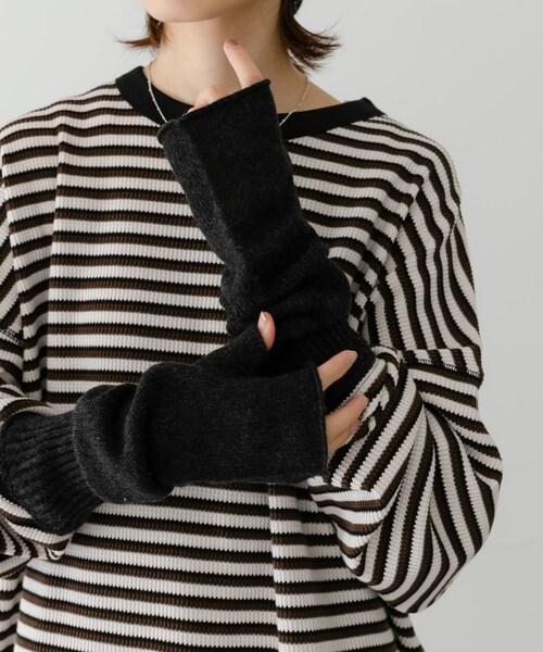 URBAN RESEARCH（アーバンリサーチ）の「カシミヤアームウォーマー（ベルト・レディース・WHITE/BROWN/CHARCOAL・FREE）」の2枚目の写真