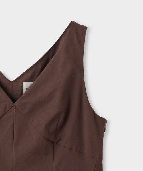 ROPE'（ロペ）の「【一部店舗限定】【REALM（レルム）】V-NECK PEPLUM BLOUSE｜セットアップブラウス　26SS（シャツ/ブラウス・レディース・ダークブラウン/カーキ・38）」の17枚目の写真