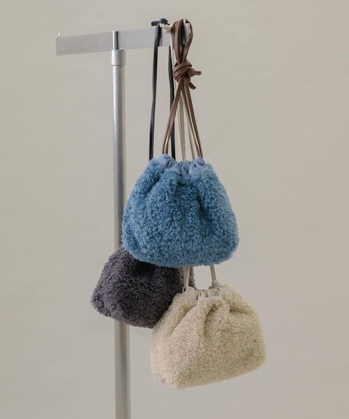 URBAN RESEARCH Sonny Label（アーバンリサーチサニーレーベル）の「プードルファー巾着バッグ（ショルダーバッグ・レディース・ブルー/Lベージュ/チャコール・one）」の13枚目の写真