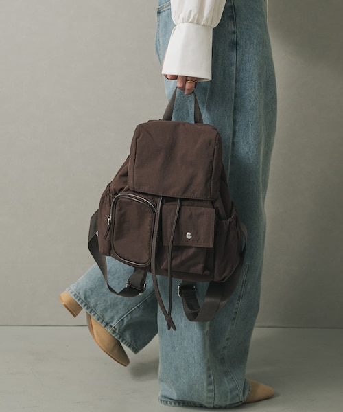 SENSE OF PLACE by URBAN RESEARCH（センスオブプレイスバイアーバンリサーチ）の「撥水マルチポケットナイロンリュック（バックパック/リュック・レディース・BLACK/BROWN・one）」の2枚目の写真