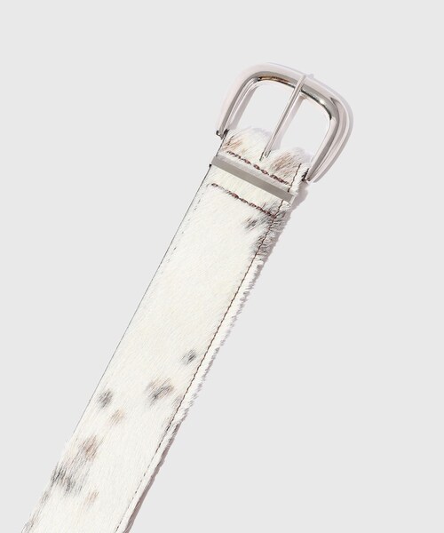 ADAM ET ROPE'(アダムエロペ)の「【KYOU/キョウ】ESSENTIAL.01 Hair Calf Leather Belt(ベルト・メンズ・ブラック/キャメル・F)」の4枚目の写真