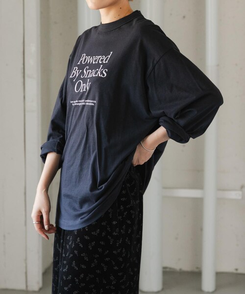 URBAN RESEARCH DOORS(アーバンリサーチドアーズ)の「FORK&SPOON オーバーサイズロゴロングスリーブTシャツ(Tシャツ/カットソー・レディース・OFF/BLACK・1)」の14枚目の写真