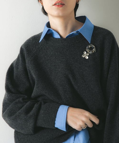 URBAN RESEARCH（アーバンリサーチ）の「カシミヤ強縮クルーネックニット（ニット/セーター・レディース・BEIGE/LIGHT GRAY/TOP GRAY/RED・FREE）」の3枚目の写真