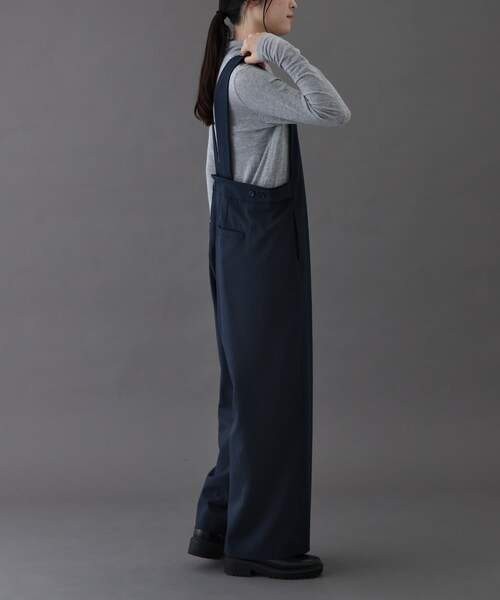 URBAN RESEARCH DOORS（アーバンリサーチドアーズ）の「FORK&SPOON　Uネックプラケットオーバーオール（ワンピース・レディース・BLACK/NAVY・1/2）」の20枚目の写真