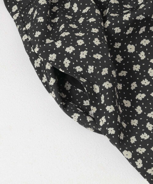 URBAN RESEARCH ROSSO（アーバンリサーチロッソ）の「F by ROSSO　フラワープリントオールインワン（サロペット/オーバーオール・レディース・BLACK/NAVY・36/38）」の12枚目の写真