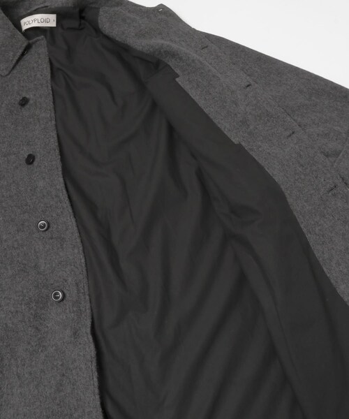 URBAN RESEARCH（アーバンリサーチ）の「POLYPLOID　LONG COAT C（ステンカラーコート・メンズ・CHARCOAL・3/4）」の12枚目の写真