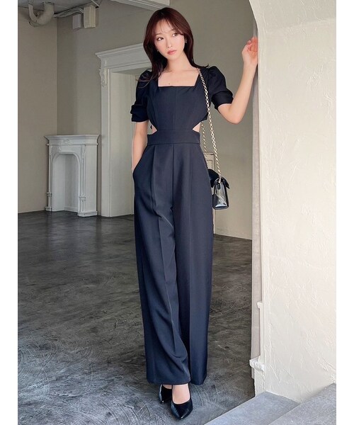 RESEXXY（リゼクシー）の「カットアウトコンビネゾン（つなぎ/オールインワン・レディース・アイボリー/ブラック/ブラウン・F）」の2枚目の写真