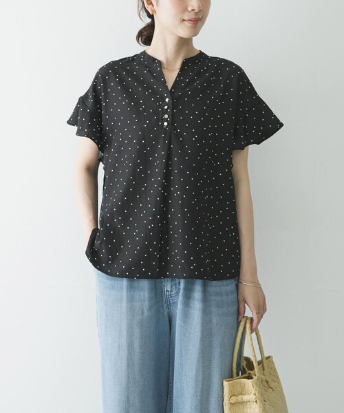 URBAN RESEARCH(アーバンリサーチ)の「フレンチスリーブスキッパーブラウス(シャツ/ブラウス・レディース・OFF WHITE/BLACK DOT/SAX・Free)」の4枚目の写真