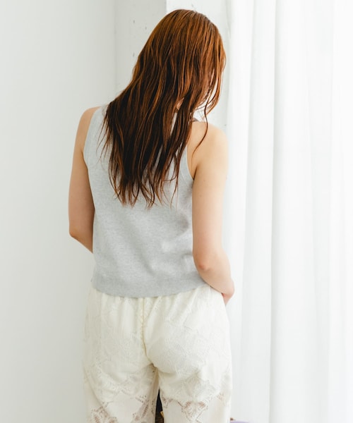 URBAN RESEARCH ROSSO（アーバンリサーチロッソ）の「F by ROSSO　ウォッシャブルミラノリブアメスリニット（ニット/セーター・レディース・BLACK/L/GRAY/BROWN/NAVY×OW・FREE）」の15枚目の写真