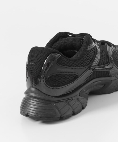 URBAN RESEARCH DOORS(アーバンリサーチドアーズ)の「NIKE ウィメンズ V5 RNR(スニーカー・レディース・WHITE/BLACK・23.5/24/24.5/25)」の15枚目の写真