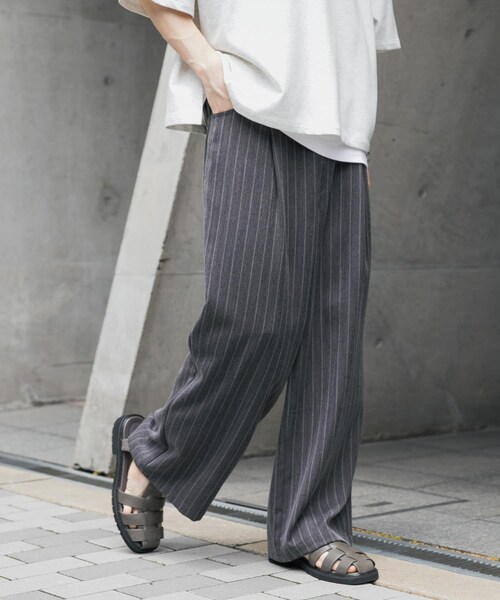 SENSE OF PLACE by URBAN RESEARCH(センスオブプレイスバイアーバンリサーチ)の「ピンストライプタックワイドスラックス(その他パンツ・メンズ・CHARCOAL/BROWN/GREIGE・M/L)」の8枚目の写真