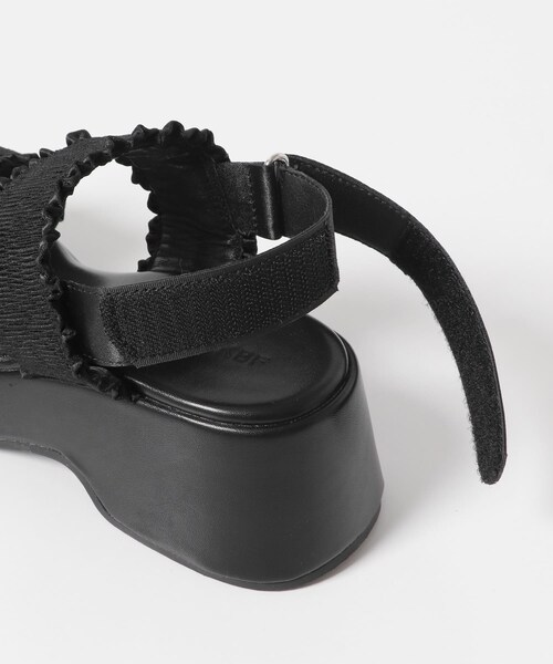 KBF（ケイビーエフ）の「シャーリングベルトサンダル（サンダル・レディース・CREAM/BLACK・36/37/38）」の18枚目の写真