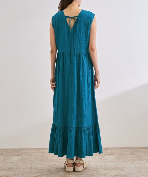 ROPE'（ロペ）の「【WEB・一部店舗限定】バックシャンティアードワンピース/洗える（ワンピース・レディース・ブラック/ターコイズ・F）」の13枚目の写真