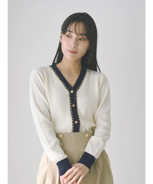 TONAL（トーナル）の「チェーンデザインニットカーデ（ニット/セーター・レディース・オフホワイト/グレー/ネイビー・M）」の3枚目の写真