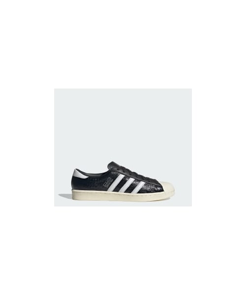 adidas（アディダス）の「スーパースター ビンテージ / Superstar Vintage（シューズ・レディース・ブラック・22.0cm/22.5cm/23.0cm/23.5cm/24.0cm/24.5cm/25.0cm/25.5cm/26.0cm/26.5cm/27.0cm/27.5cm/28.0cm/28.5cm/29.0cm/29.5cm/30.0cm/30.5cm/31.0cm/31.5cm/32.0cm）」の4枚目の写真