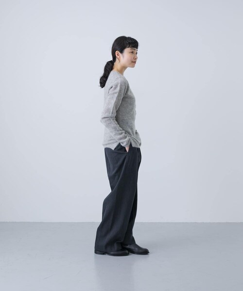 かぐれ(カグレ)の「YLEVE ALPACA KNIT HENLY NECK(ニット/セーター・レディース・FOG/OFF WHITE・1)」の11枚目の写真