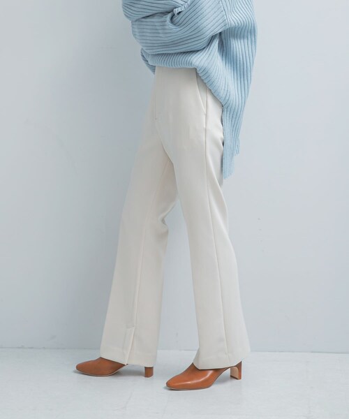 URBAN RESEARCH ROSSO（アーバンリサーチロッソ）の「スリットフレアストレッチパンツ（その他パンツ・レディース・IVORY/BLACK・36/38）」の3枚目の写真