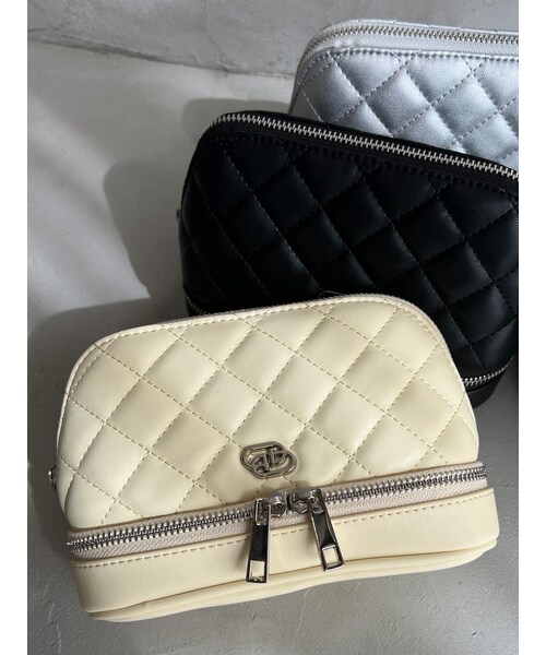 EMODA（エモダ）の「キルティングメイクポーチ（ポーチ・レディース・ブラック/ミントグリーン/イエロー/シルバー・F）」の5枚目の写真