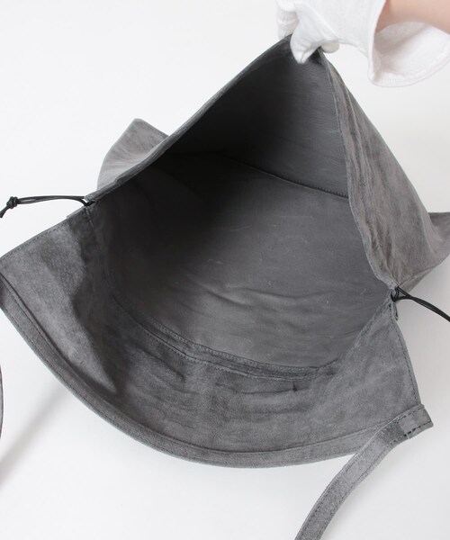 URBAN RESEARCH(アーバンリサーチ)の「Hender Scheme red cross bag big(ショルダーバッグ・メンズ・beige/dark gray・FREE)」の7枚目の写真