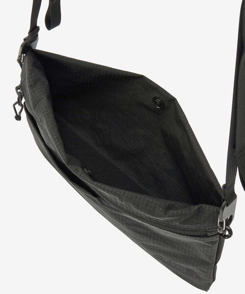URBAN RESEARCH DOORS(アーバンリサーチドアーズ)の「THE NORTH FACE RAFTER SHOULDER POUCH MSP(ショルダーバッグ・レディース・Kブラック/TIティングレー/ABブルー・One)」の10枚目の写真