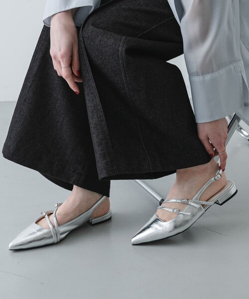 SENSE OF PLACE by URBAN RESEARCH（センスオブプレイスバイアーバンリサーチ）の「『軽量/消臭/抗菌』ベルトデザインミュール（パンプス・レディース・SILVER/BLACK・S/M/L）」の22枚目の写真
