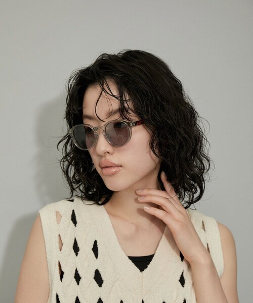 ADAM ET ROPE'（アダムエロペ）の「【WEB限定】・【定番人気】クラウンパントクリアフレームサングラス（サングラス・レディース・ブラック/ライトグレー・F）」の3枚目の写真