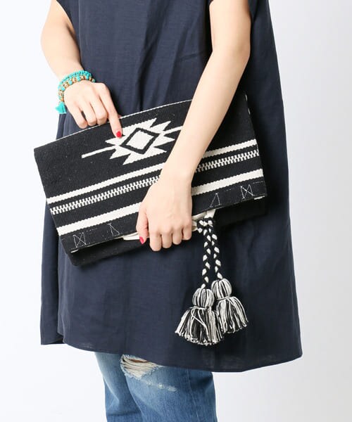 URBAN RESEARCH DOORS（アーバンリサーチドアーズ）の「オルテガ2wayクラッチバッグ（クラッチバッグ・レディース・KHAKI/RED/BLACK・one）」の11枚目の写真