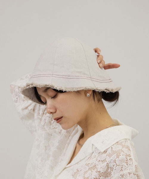 ADAM ET ROPE'(アダムエロペ)の「【J'aDoRe・店舗限定】【La Maison de Lyllis(メゾンドリリス)】TURI ハット(ハット・レディース・ホワイト系/ネイビー系・F)」の3枚目の写真