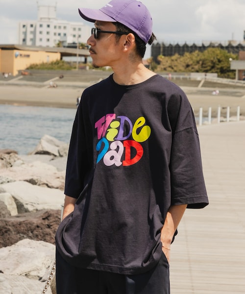 URBAN RESEARCH（アーバンリサーチ）の「Wide Dad GRAPHIC T-SHIRTS