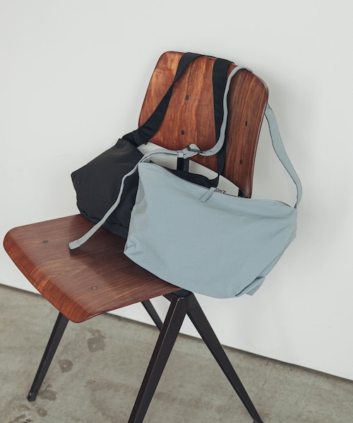 URBAN RESEARCH DOORS(アーバンリサーチドアーズ)の「ウォッシャブルミニショルダー(ショルダーバッグ・レディース・BLACK/BLUE・-)」の2枚目の写真