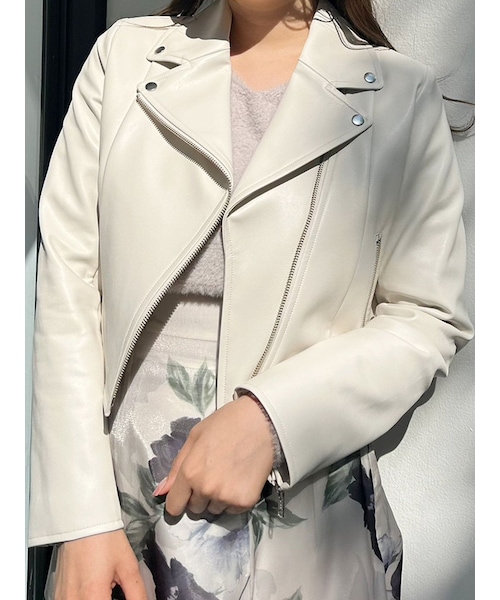 MERCURYDUO（マーキュリーデュオ）の「コンパクトフェイクレザーライダースジャケット（ライダースジャケット・レディース・ライトグレー/ブラック/アイボリー/オフホワイト・F/S/M）」の3枚目の写真