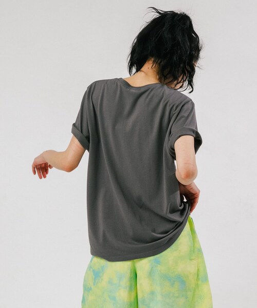 EKAL（エカル）の「フォトプリントショートスリーブTシャツ（Tシャツ/カットソー・レディース・ホワイト/ベージュ/グレー・One）」の21枚目の写真