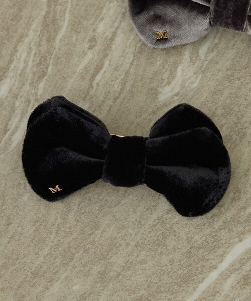 ADAM ET ROPE'(アダムエロペ)の「【J'aDoRe・店舗限定】【MALUS /マリュス】Bowtie barette / velvet(バレッタ/ヘアクリップ・レディース・ブラック/チャコール/グリーン/ワイン・F)」の2枚目の写真