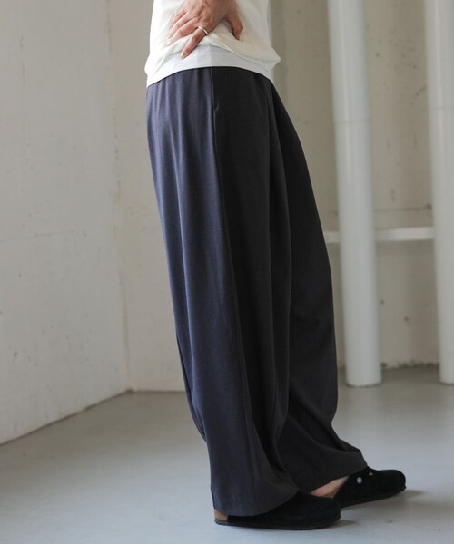 URBAN RESEARCH DOORS（アーバンリサーチドアーズ）の「FORK&SPOON　TRシームコクーンパンツ（その他パンツ・レディース・CHARCOAL/NAVY・1/2）」の7枚目の写真