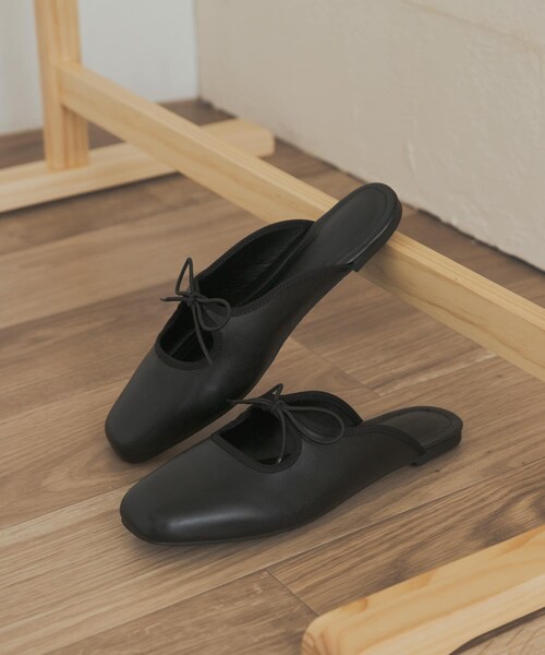 URBAN RESEARCH DOORS(アーバンリサーチドアーズ)の「スクエアトゥリボンミュール(サンダル・レディース・RED/BLACK・36/37/38)」の3枚目の写真